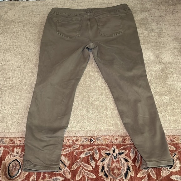 Torrid feel the fit jegging olive green size 18 - Picture 8 of 8